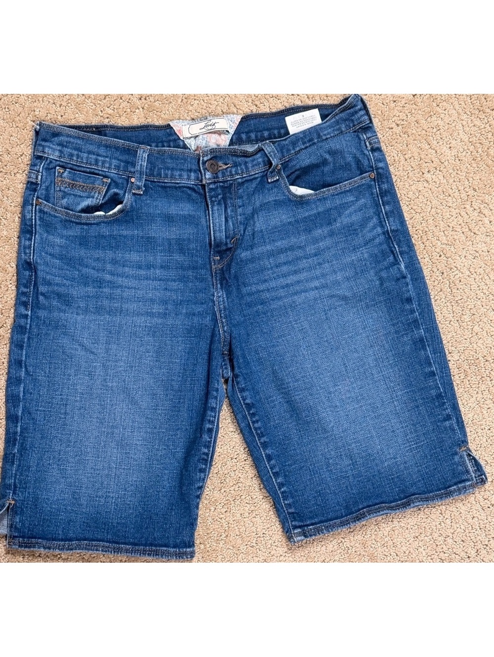 Levi’s Women’s Bermuda Denim Shorts Size 8 Medium Wash